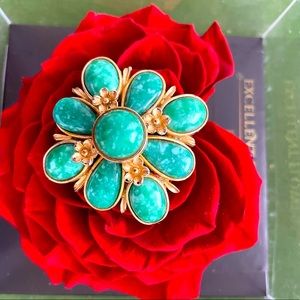 VINTAGE JADE BROACH.